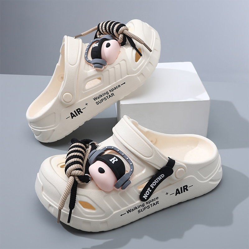 Outdoor Lighting Trends - Men's Summer Trend New Garden Shoes
